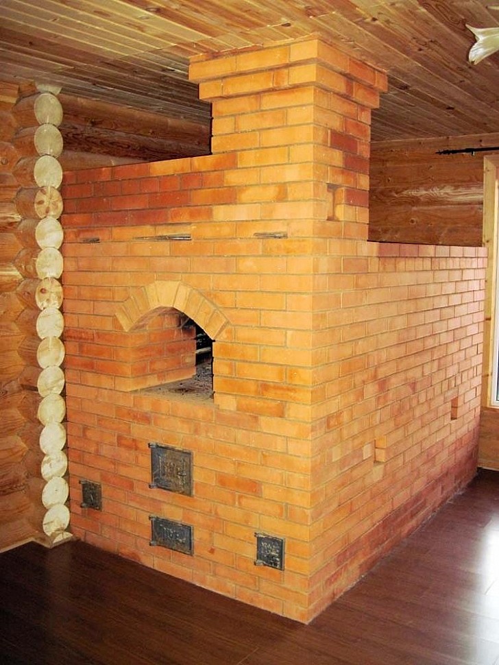 Печь в деревянном доме 